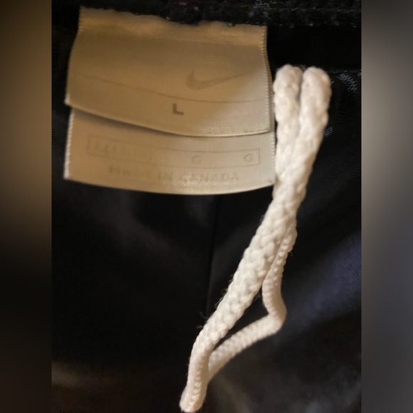 Nike navy athletic shorts size large - Picture 4 of 8